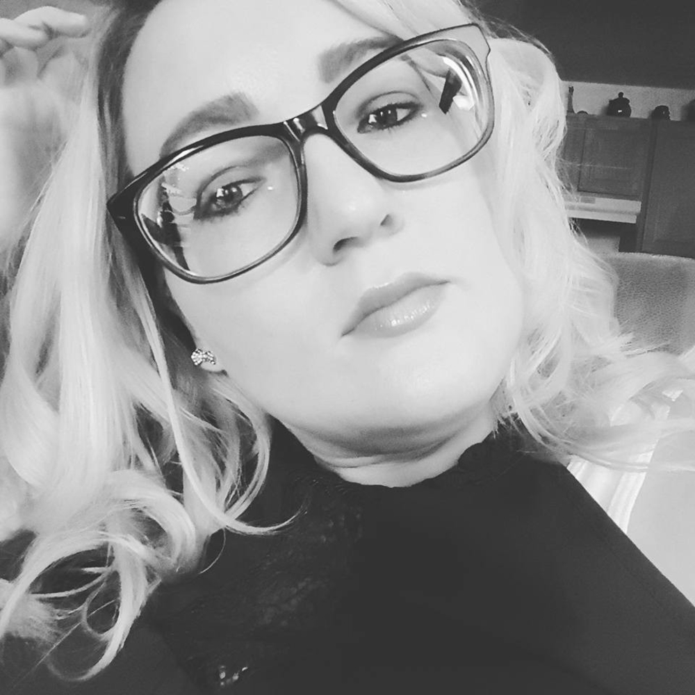 Meet your Posher, Cassandra